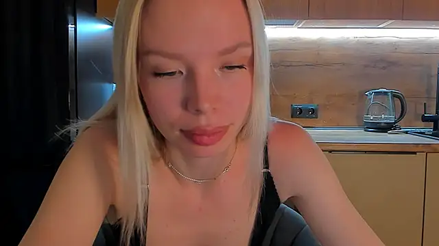 Snapshot of Olivia_Bells chatting on 05-08-26, 09:20 Olivia Bells online show from 05-08-26, 09:20