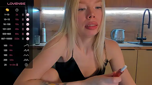 Snapshot of Olivia_Bells chatting on 05-17-26, 09:22 Olivia Bells online show from 05-17-26, 09:22