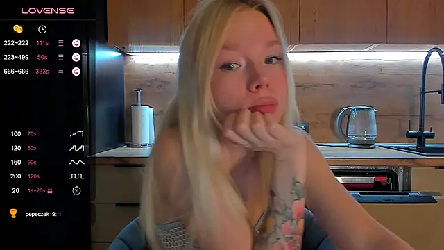 Snapshot of Olivia_Bells chatting on 05-20-26, 08:48 Olivia Bells online show from 05-20-26, 08:48
