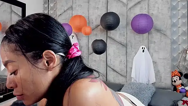 NiicolleMiller online show from 10-29-25, 11:23