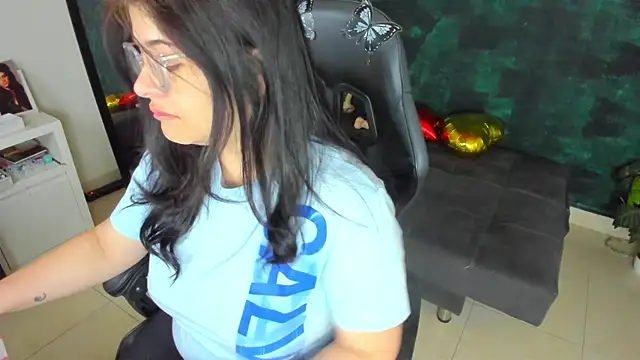 Snapshot of BellaFlaming chatting on 12-26-24, 10:26 BellaFlaming online show from 12-26-24, 10:26