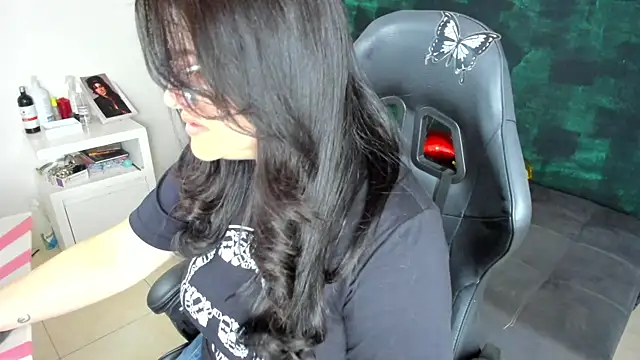 Snapshot of BellaFlaming chatting on 01-14-25, 11:20 BellaFlaming online show from 01-14-25, 11:20