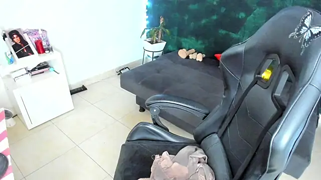 Snapshot of BellaFlaming chatting on 01-17-25, 10:00 BellaFlaming online show from 01-17-25, 10:00