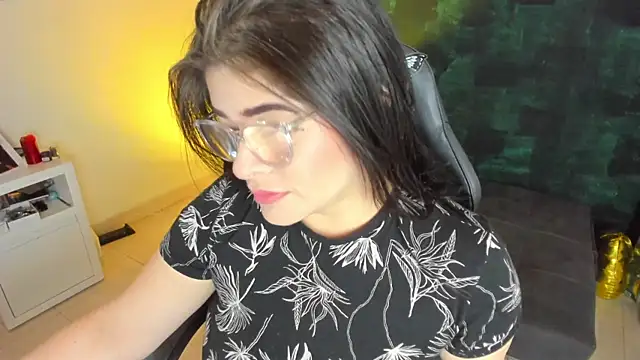 Snapshot of BellaFlaming chatting on 01-28-25, 11:06 BellaFlaming online show from 01-28-25, 11:06