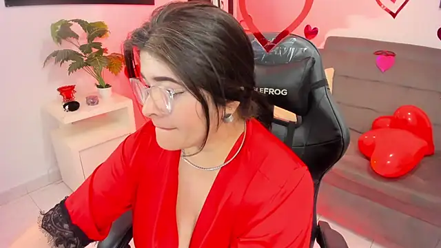 Snapshot of BellaFlaming chatting on 02-14-25, 06:40 BellaFlaming online show from 02-14-25, 06:40