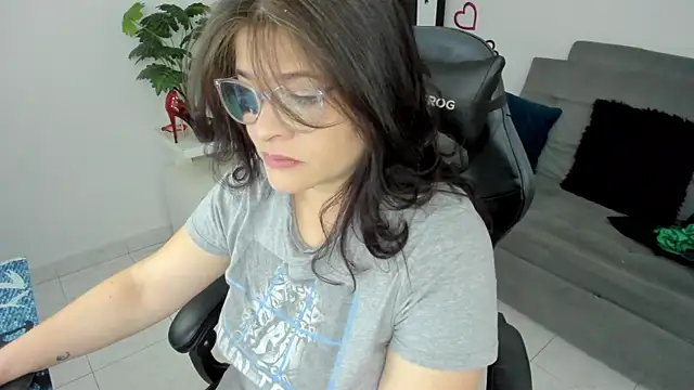 Snapshot of BellaFlaming chatting on 03-17-25, 10:17 BellaFlaming online show from 03-17-25, 10:17