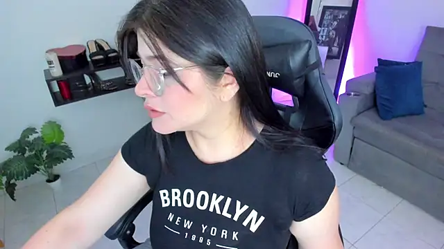 Snapshot of BellaFlaming chatting on 09-20-25, 11:11 BellaFlaming online show from 09-20-25, 11:11