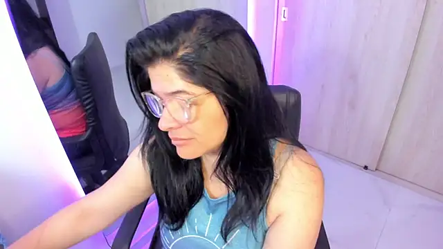 BellaFlaming online show from 05-28-26, 10:45