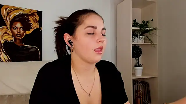 Snapshot of Talla_a chatting on 02-26-25, 05:28 Talla a online show from 02-26-25, 05:28