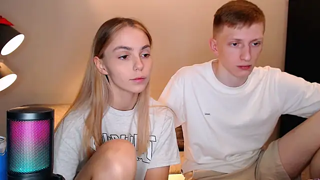 juliaanddima online show from 10-22-25, 09:47