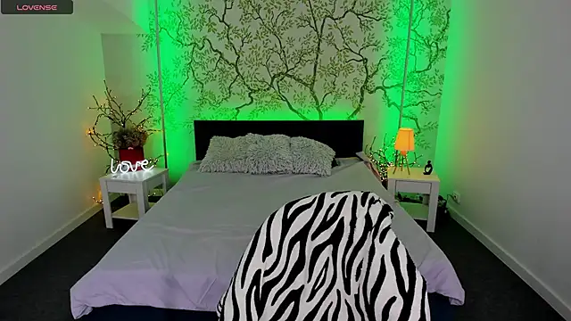 Snapshot of Linda_EX chatting on 10-02-25, 05:58 Linda EX online show from 10-02-25, 05:58