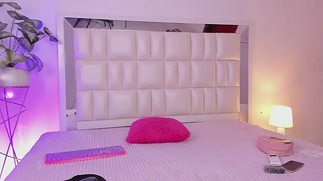 Anais aradia online show from 12-31-24, 05:33