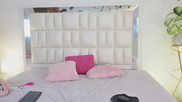 Anais aradia online show from 03-04-25, 07:51