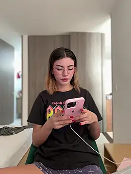 Your Honeey online show from 01-18-25, 10:06