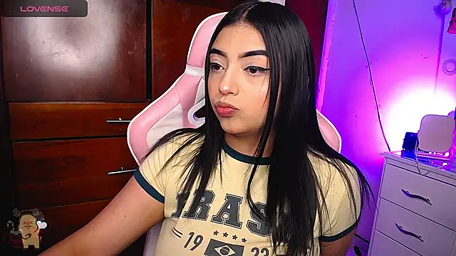 Snapshot of eva_six chatting on 12-30-24, 11:06 eva six online show from 12-30-24, 11:06