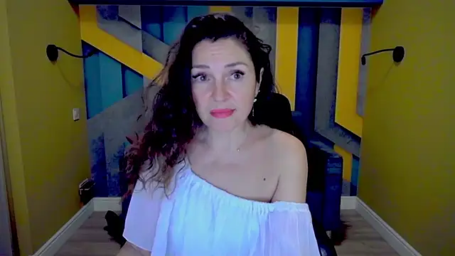 Snapshot of EllaLong chatting on 12-01-24, 04:29 EllaLong online show from 12-01-24, 04:29