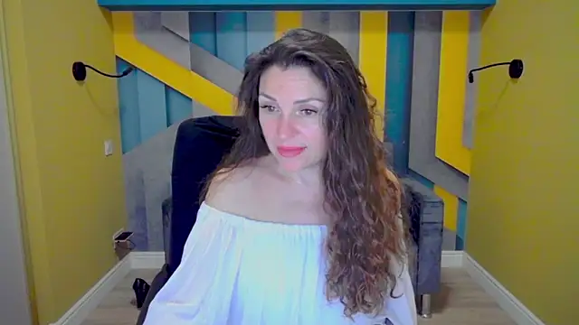 Snapshot of EllaLong chatting on 12-03-24, 03:33 EllaLong online show from 12-03-24, 03:33