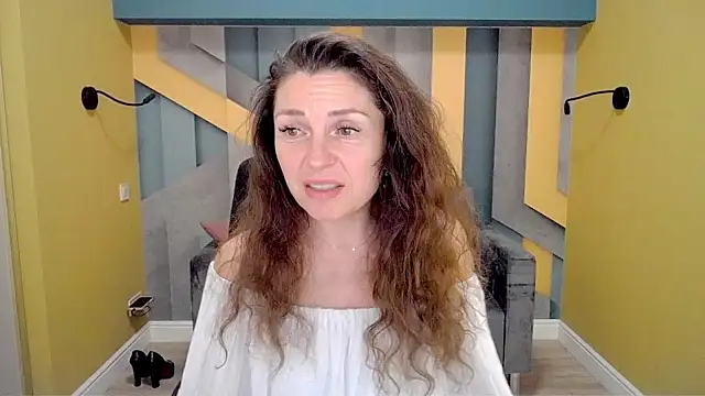 Snapshot of EllaLong chatting on 12-04-24, 04:38 EllaLong online show from 12-04-24, 04:38