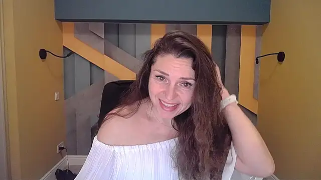 Snapshot of EllaLong chatting on 12-07-24, 12:35 EllaLong online show from 12-07-24, 12:35