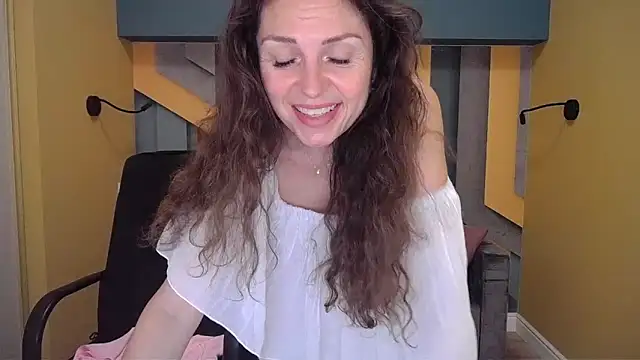 Snapshot of EllaLong chatting on 12-08-24, 03:35 EllaLong online show from 12-08-24, 03:35