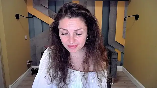 Snapshot of EllaLong chatting on 12-11-24, 03:37 EllaLong online show from 12-11-24, 03:37