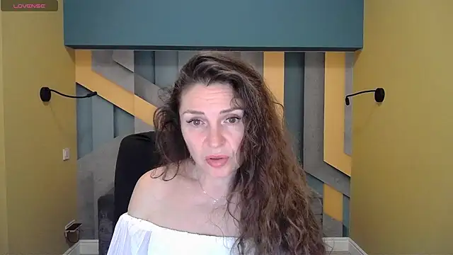 Snapshot of EllaLong chatting on 12-14-24, 12:33 EllaLong online show from 12-14-24, 12:33