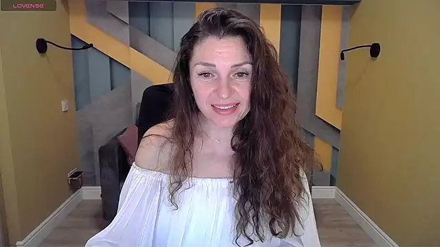 Snapshot of EllaLong chatting on 12-14-24, 03:36 EllaLong online show from 12-14-24, 03:36