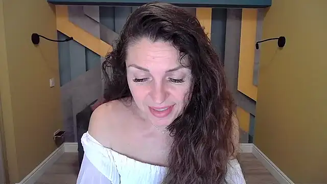 Snapshot of EllaLong chatting on 12-15-24, 12:28 EllaLong online show from 12-15-24, 12:28