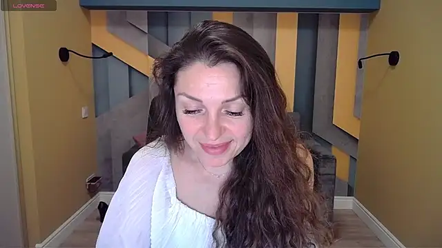 Snapshot of EllaLong chatting on 12-17-24, 03:39 EllaLong online show from 12-17-24, 03:39