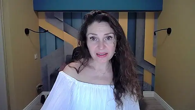 Snapshot of EllaLong chatting on 12-21-24, 12:27 EllaLong online show from 12-21-24, 12:27