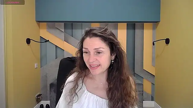 Snapshot of EllaLong chatting on 12-22-24, 12:38 EllaLong online show from 12-22-24, 12:38