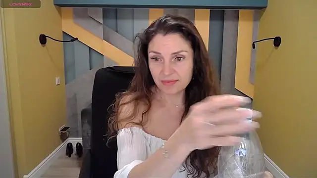 Snapshot of EllaLong chatting on 12-22-24, 03:44 EllaLong online show from 12-22-24, 03:44