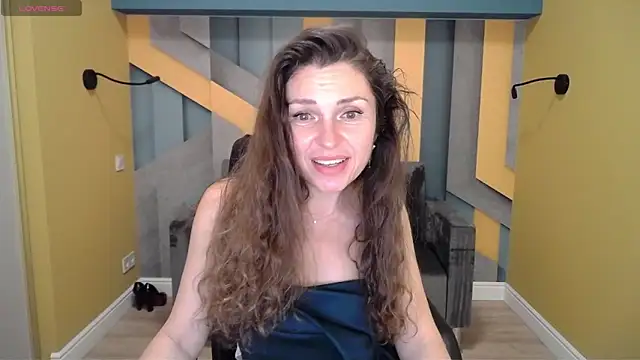 Snapshot of EllaLong chatting on 12-24-24, 03:58 EllaLong online show from 12-24-24, 03:58