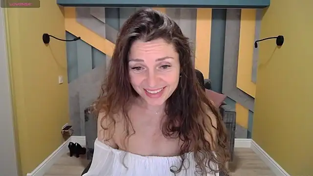 Snapshot of EllaLong chatting on 12-31-24, 03:42 EllaLong online show from 12-31-24, 03:42