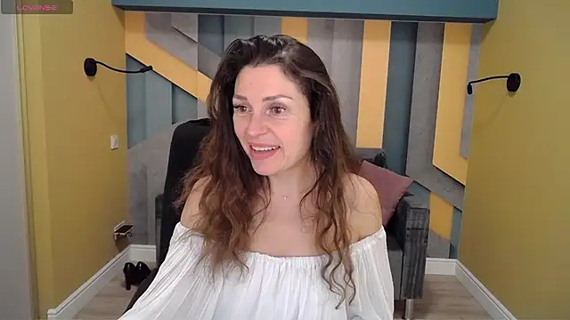 Snapshot of EllaLong chatting on 01-02-25, 03:40 EllaLong online show from 01-02-25, 03:40