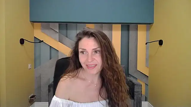 Snapshot of EllaLong chatting on 01-07-25, 12:31 EllaLong online show from 01-07-25, 12:31