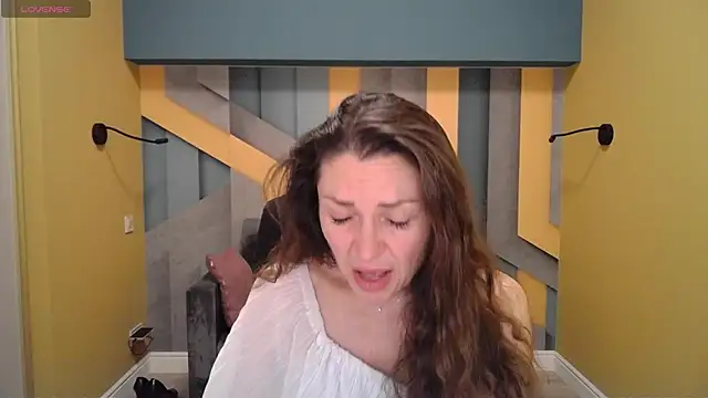 Snapshot of EllaLong chatting on 01-17-25, 03:32 EllaLong online show from 01-17-25, 03:32