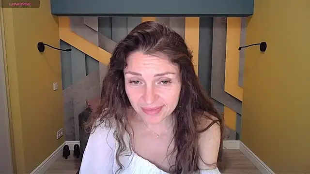 Snapshot of EllaLong chatting on 01-18-25, 03:27 EllaLong online show from 01-18-25, 03:27