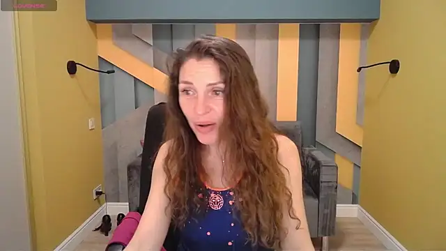 Snapshot of EllaLong chatting on 01-21-25, 03:32 EllaLong online show from 01-21-25, 03:32