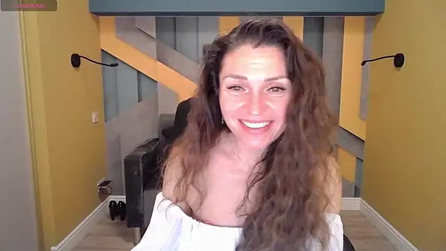 Snapshot of EllaLong chatting on 01-24-25, 03:45 EllaLong online show from 01-24-25, 03:45