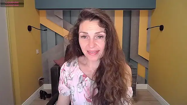 Snapshot of EllaLong chatting on 02-02-25, 12:35 EllaLong online show from 02-02-25, 12:35