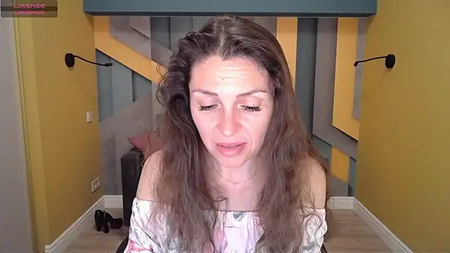 Snapshot of EllaLong chatting on 02-02-25, 03:39 EllaLong online show from 02-02-25, 03:39