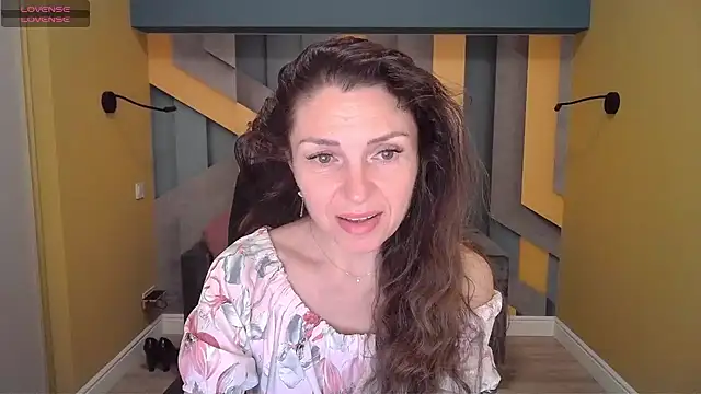 Snapshot of EllaLong chatting on 02-07-25, 12:28 EllaLong online show from 02-07-25, 12:28