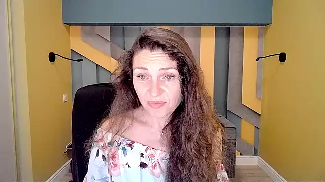 Snapshot of EllaLong chatting on 02-13-25, 12:32 EllaLong online show from 02-13-25, 12:32