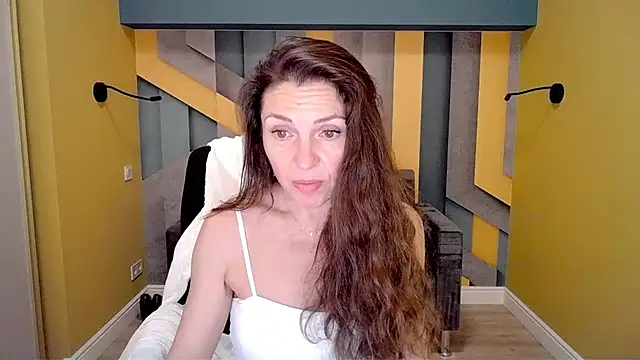 Snapshot of EllaLong chatting on 02-13-25, 06:38 EllaLong online show from 02-13-25, 06:38