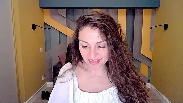 Snapshot of EllaLong chatting on 02-15-25, 03:50 EllaLong online show from 02-15-25, 03:50