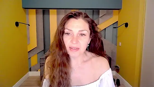 Snapshot of EllaLong chatting on 02-22-25, 12:29 EllaLong online show from 02-22-25, 12:29