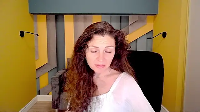 Snapshot of EllaLong chatting on 02-23-25, 12:27 EllaLong online show from 02-23-25, 12:27