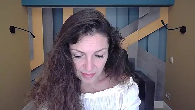 Snapshot of EllaLong chatting on 09-12-25, 11:32 EllaLong online show from 09-12-25, 11:32