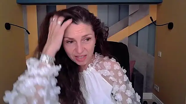 Snapshot of EllaLong chatting on 09-14-25, 11:31 EllaLong online show from 09-14-25, 11:31